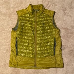Mountain Hardwear puffer vest